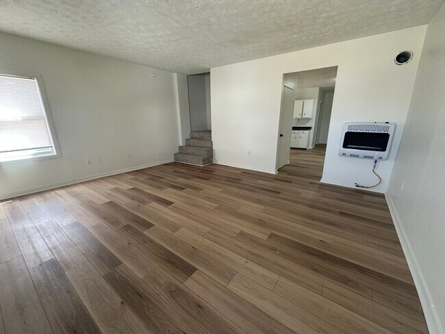 Building Photo - 219 Huston St