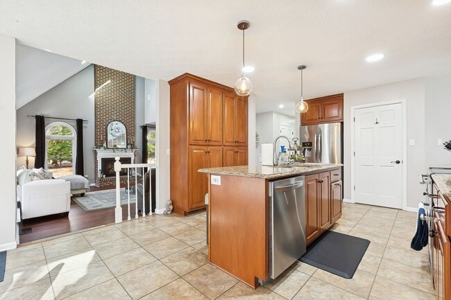 Building Photo - Move In Ready 4 Bedroom House in Yorktown!