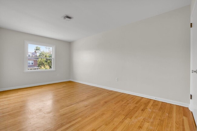 Building Photo - Spacious 4-Bedroom, 2.5-Bath Home – West E...