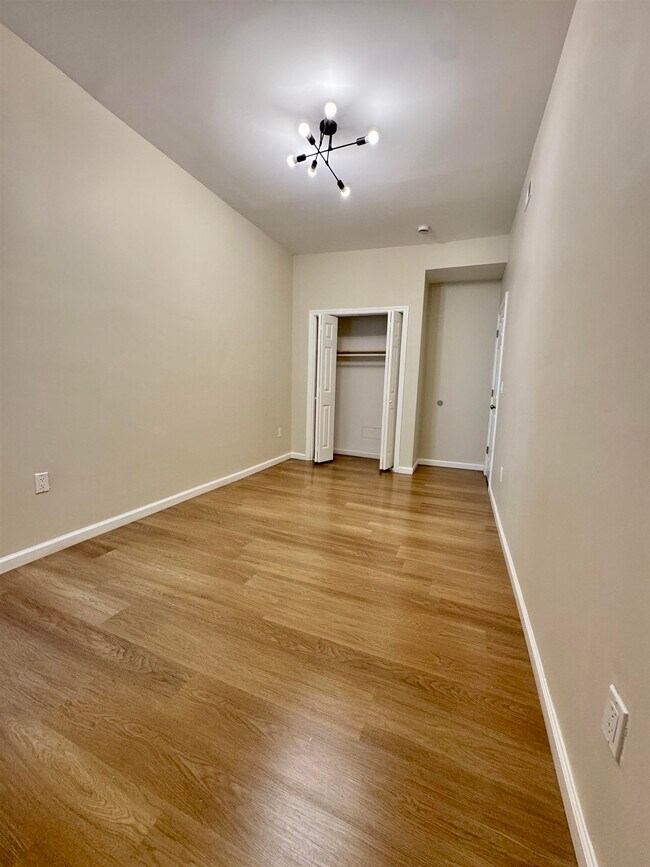 Building Photo - 628 Bramhall Ave
