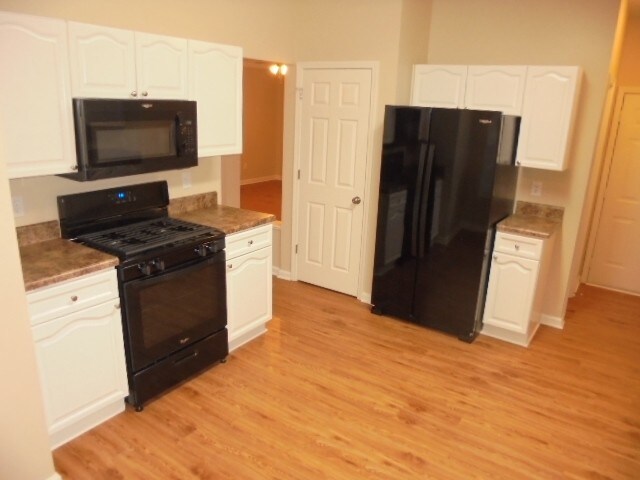 Building Photo - 2400 Catamaran Court