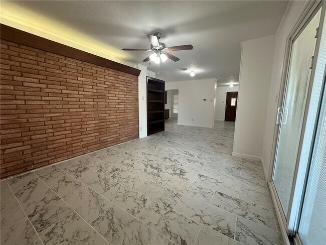 Building Photo - 136 Daniel Moore Ave