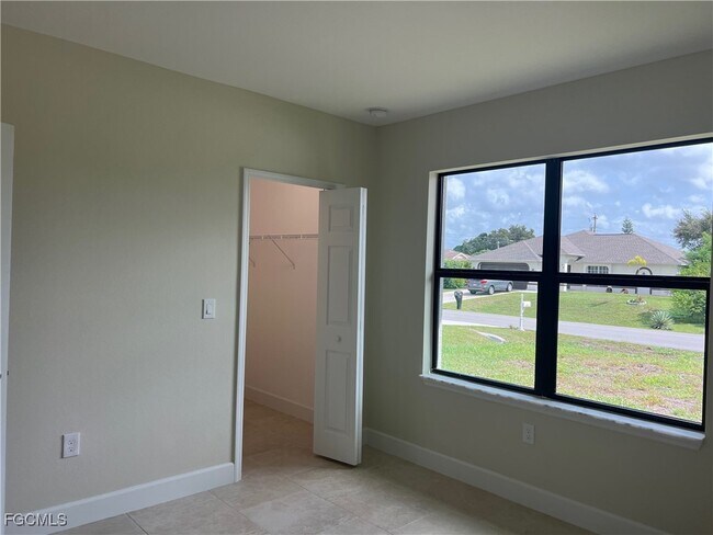 Building Photo - 1302 Sunniland Blvd