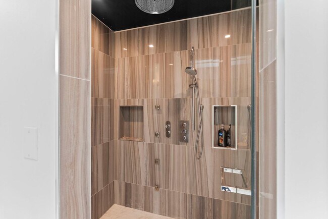 Building Photo - 5 Bed 4.5 Bath - Bethesda Contemporary Home