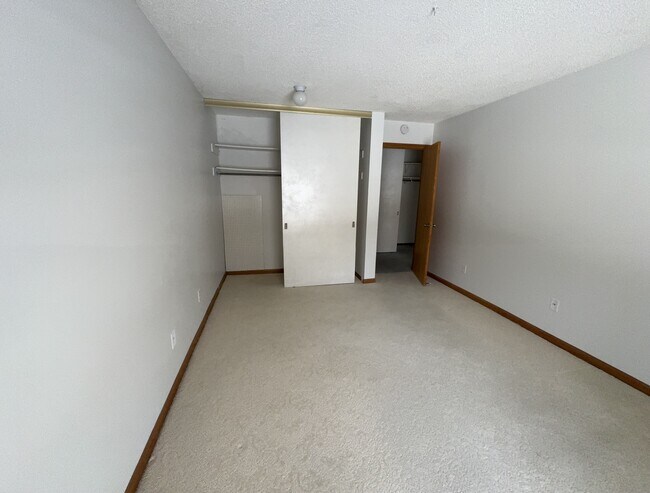 Building Photo - 4578 Cedar Lake Rd S