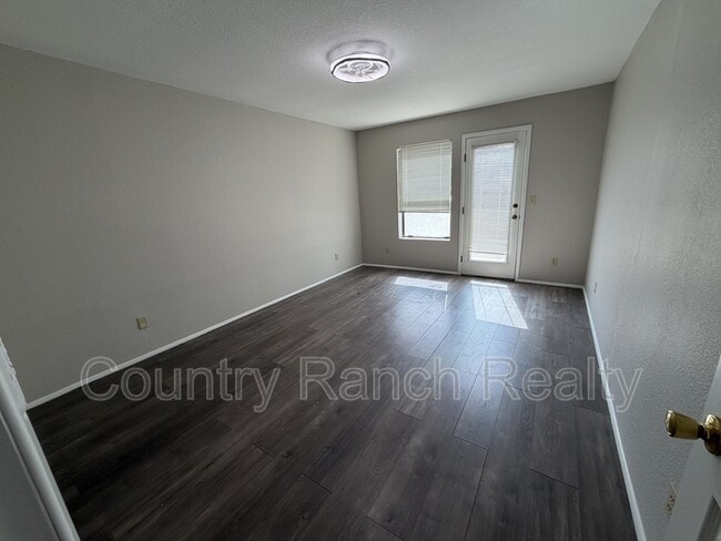 Building Photo - 2899 Country Club Dr