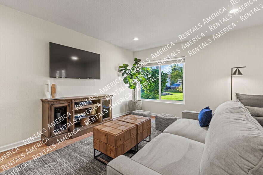 Building Photo - 7007 N Vía De Manana