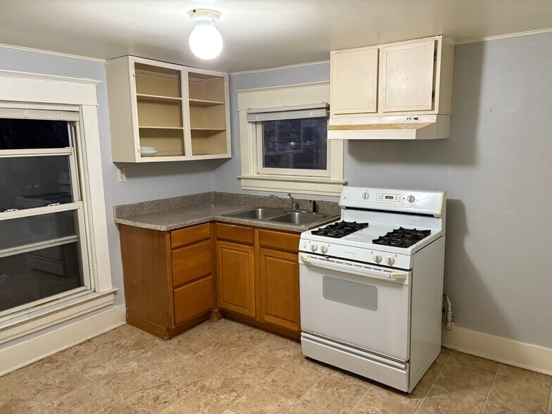 Building Photo - 151 Garden St