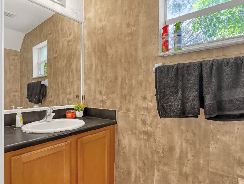 Building Photo - 681 Imperial Lake Rd