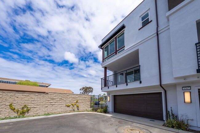 Building Photo - Available now! Brand New 4 Bedroom Townhom...