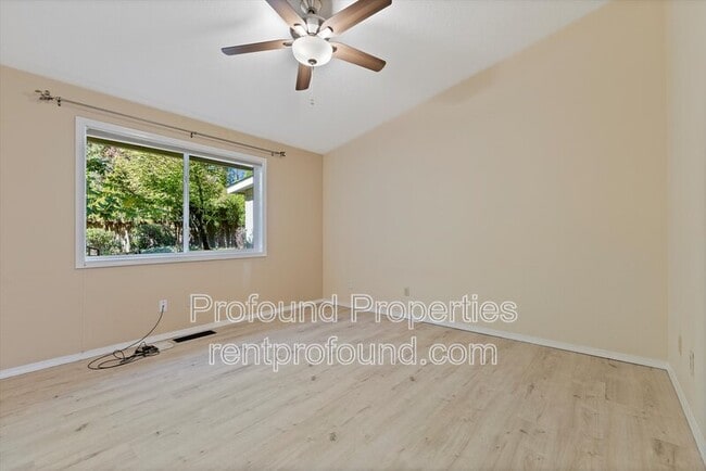 Building Photo - 9045 SW Pinto Ct