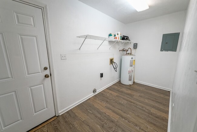 Building Photo - 2380 Hartsfield Way