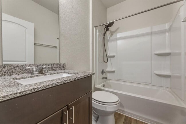 Building Photo - 428 English Oak St