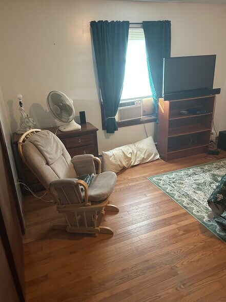 Building Photo - 187 Oakland Rd