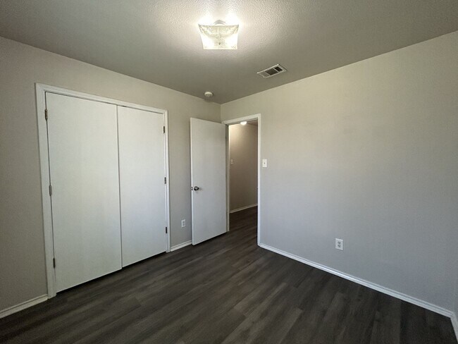 Building Photo - 8846 Old Sky Harbor Dr