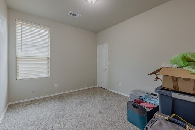 Building Photo - 1928 Ebbets Dr