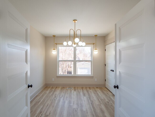 Building Photo - 922