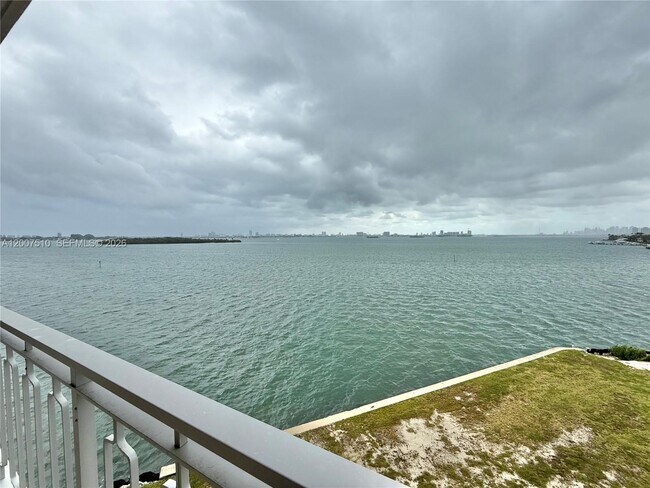 Building Photo - 11111 Biscayne Blvd