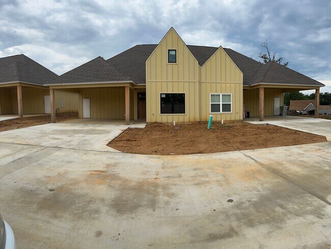 Building Photo - 2-bedroom 2 bath luxury apartment housing