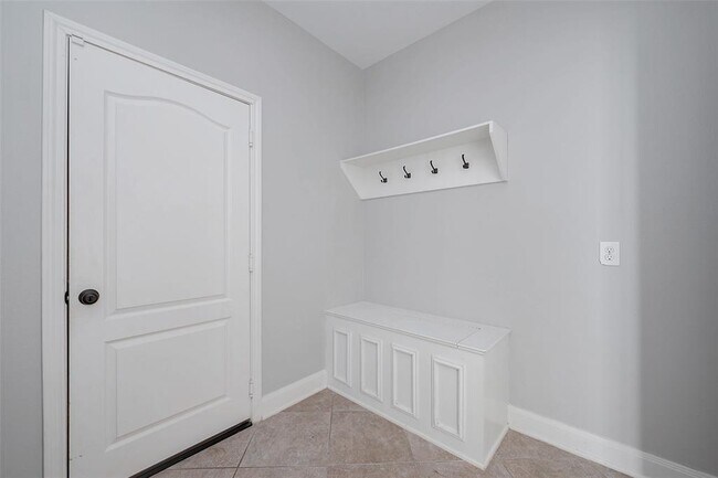 Building Photo - 46 Sandwell Place