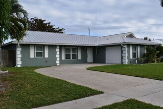 Building Photo - 826 Palama Way