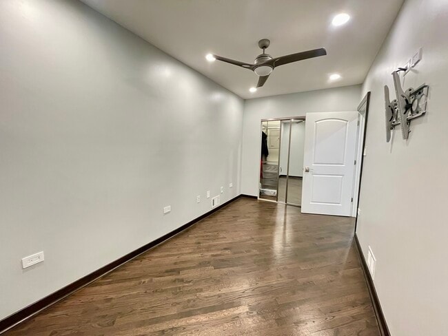 Building Photo - 3230 N Elston Ave