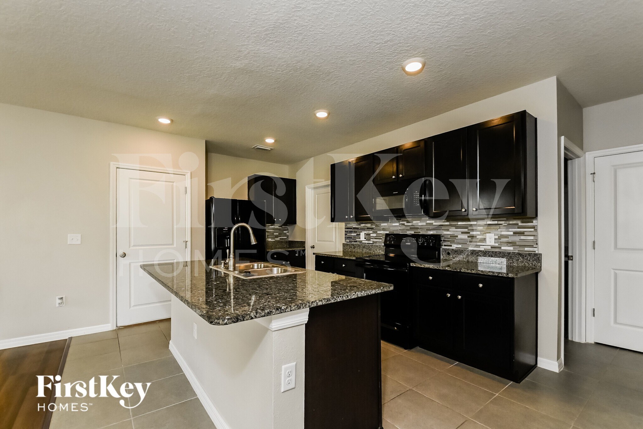 Building Photo - 11010 Leland Groves Dr