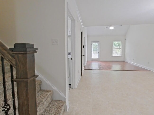 Building Photo - 528 Scenic Dr