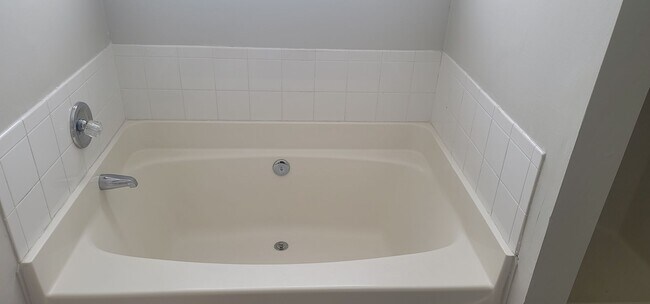 Building Photo - Beautiful 3 Bedroom home w/BONUS ROOM!!