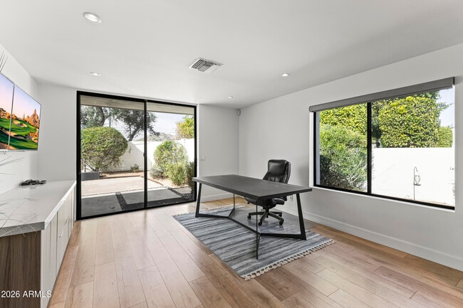 Building Photo - 6834 N 72nd Pl