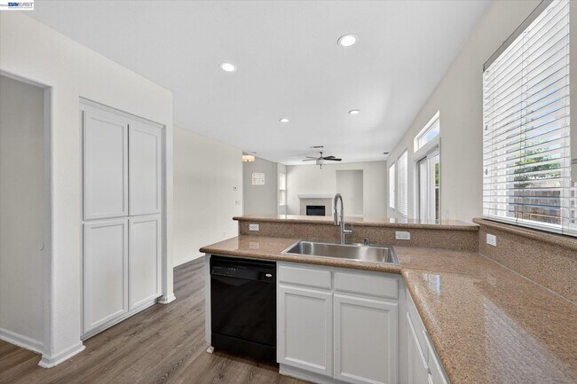 Building Photo - 244 Balsam St