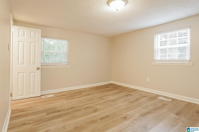 Building Photo - 2112 Headrick Rd