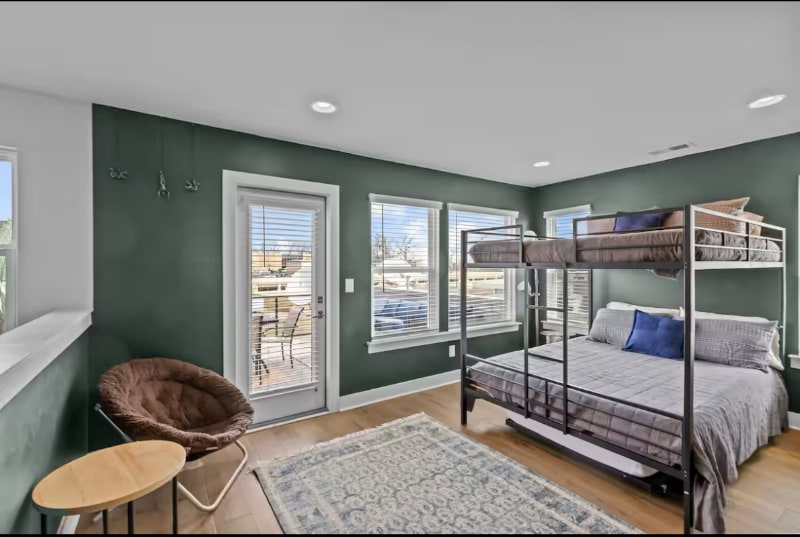 Building Photo - 2115 Isom St