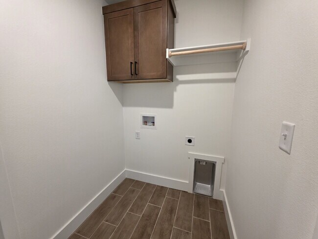 Building Photo - 8760 Sunspire Ln