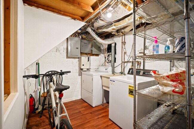 Building Photo - 126 4th Ave