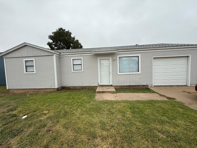 Primary Photo - 3818 NE 26th Ave