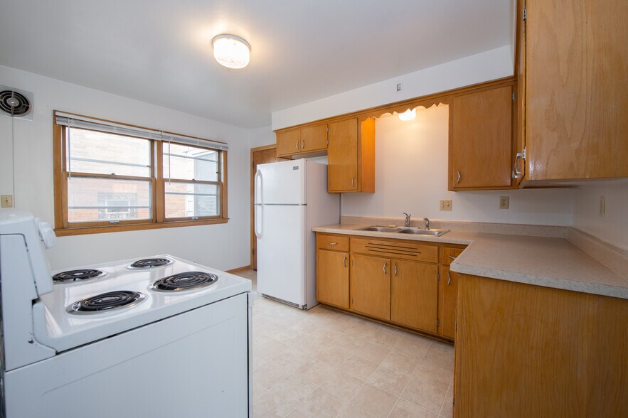 Building Photo - 3061 S 72nd St