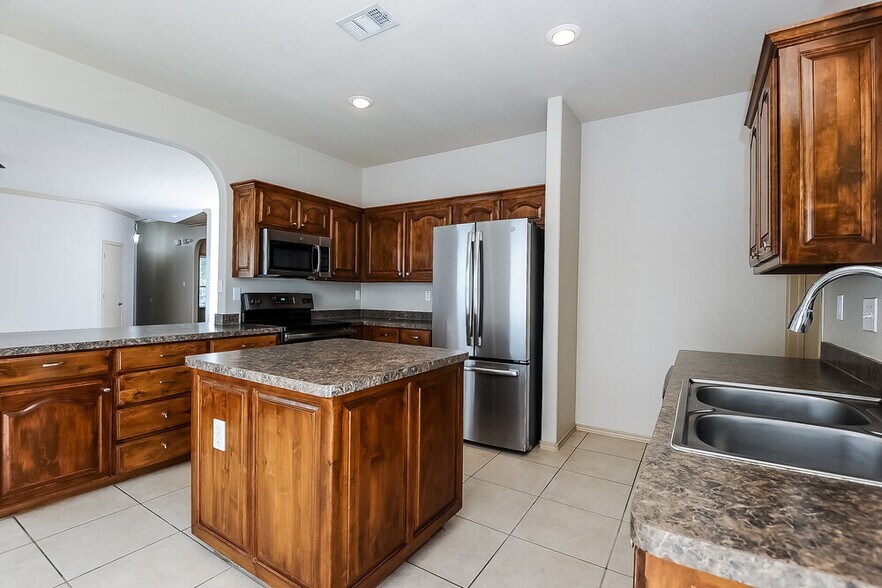 Building Photo - 9925 Fressia Ln