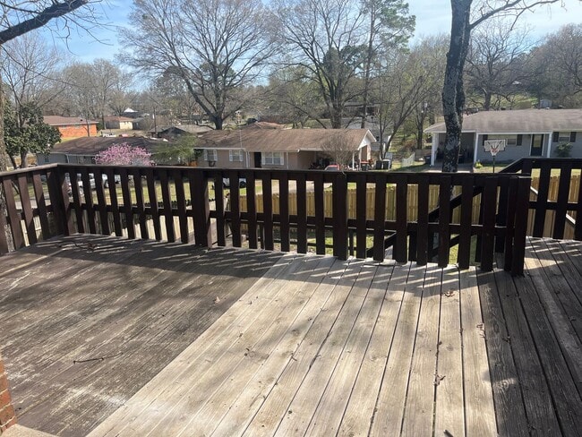 Building Photo - 317 W 16th Ct