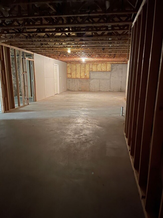 Building Photo - Ranch on full basement