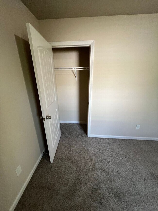 Building Photo - Beautiful 3-Bedroom, 2.5-Bath Home in Established Community!