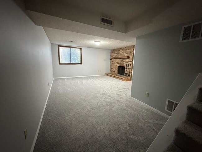 Building Photo - 3 Bed 2 Bath Duplex