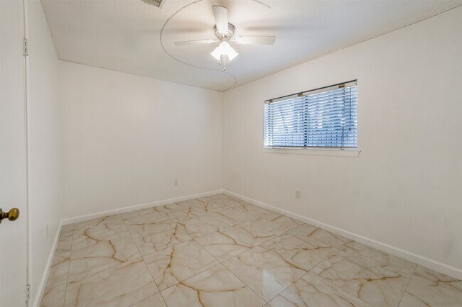 Building Photo - 3203 Golden Willow Dr