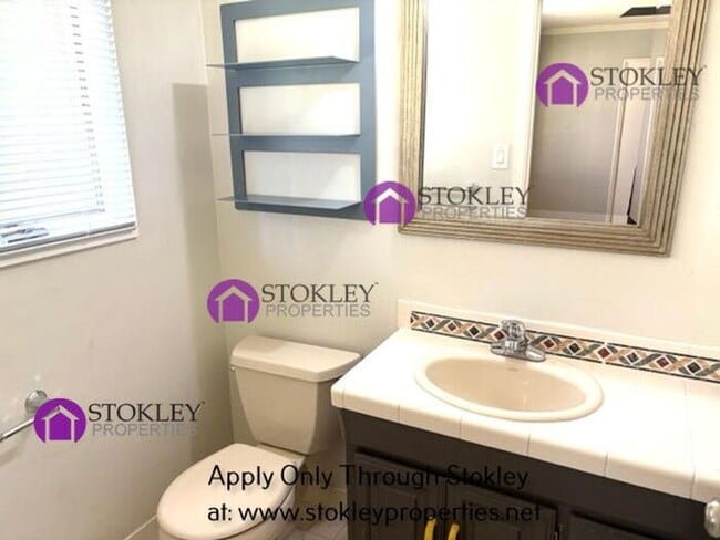 Building Photo - 231 Ivy Dr