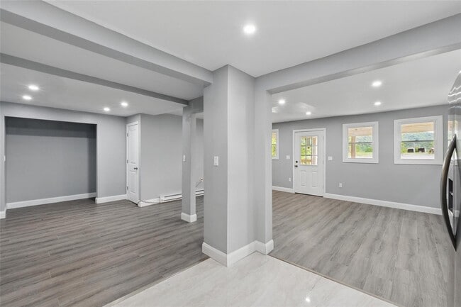 Building Photo - 809 Broadway