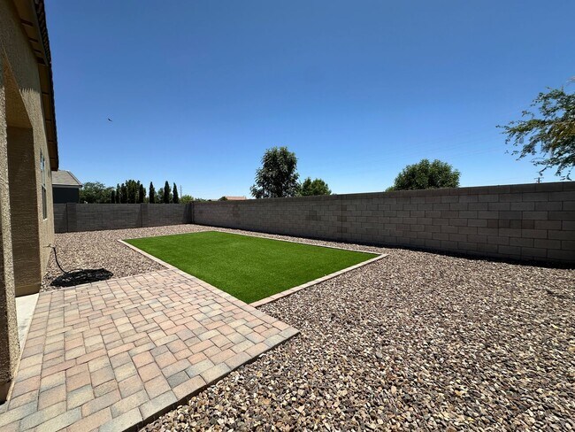 Building Photo - Single Level Home with Split Floor Plan, D...