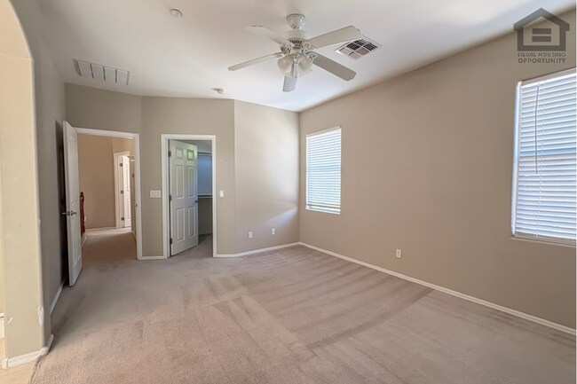 Building Photo - 4Bed/2.5 Bath House at Greenway/75th Ave! Ready for Immediate Move-In! -- Gated Community!