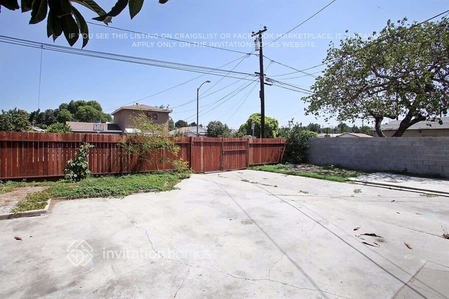 Building Photo - 311 E Cummings Ln