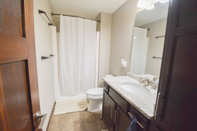 Building Photo - Spacious 5BR in NW Rochester w/ Fenced Yard!