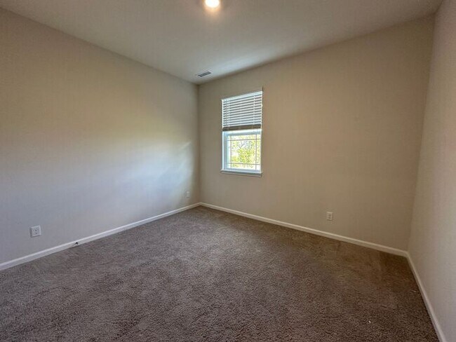 Building Photo - 113 Hunter's Rdg Dr